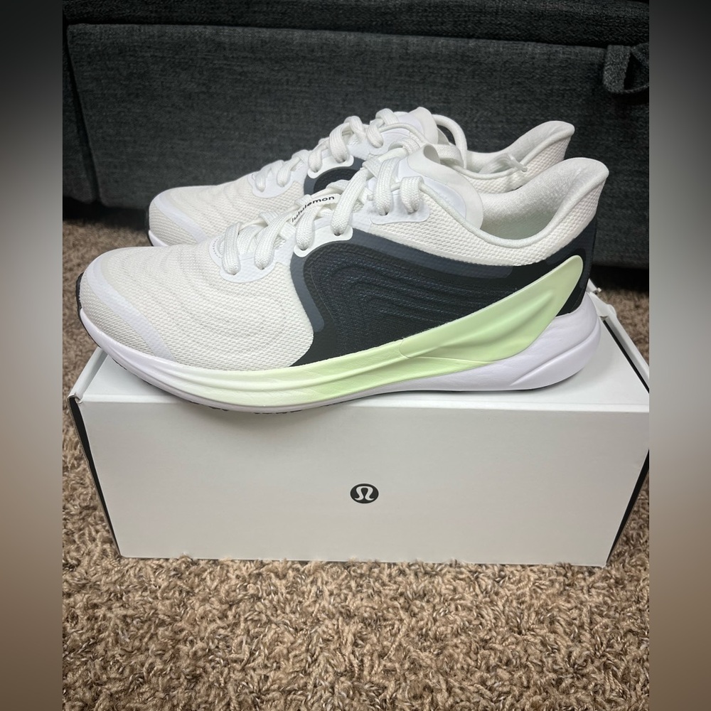 Lululemon Blissfeel Run 2 - size 8.5 - white black lime